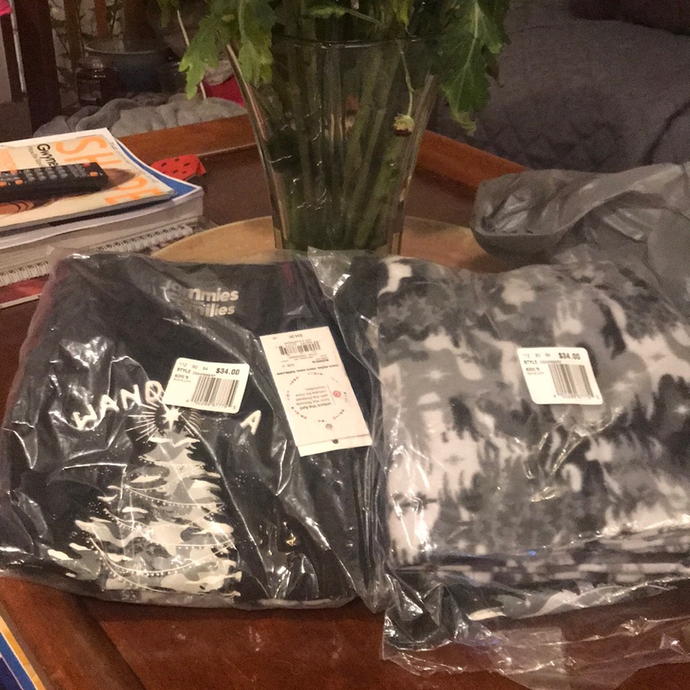 NWT. Girls Holiday Pajamas. Excellent condition.